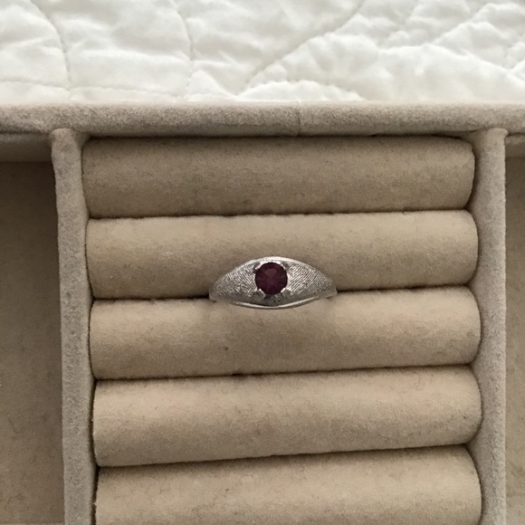 Sterling Silver Ring with Garnet Setting - Picture 4 of 10